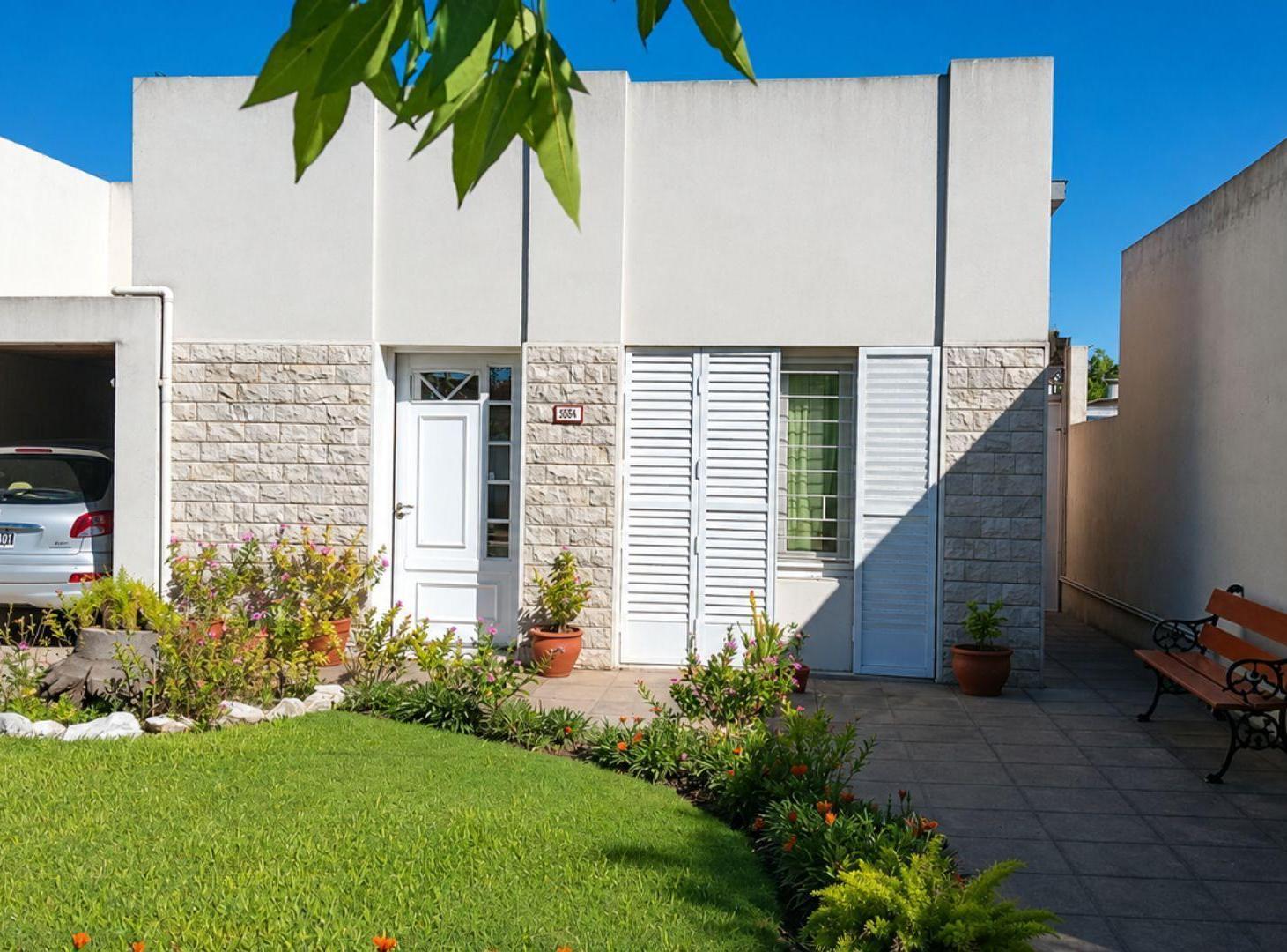 Foto de CASA EN VENTA 3DORM,COCH,Y PATIO EN PLENO CENTRO, imagen 3