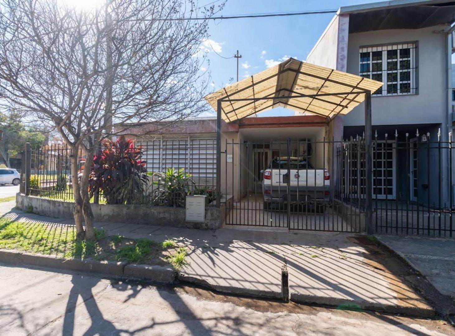 Foto de CASA DE 3 DORMITORIOS Y COCHERA EN SANTO TOMÉ, imagen 2