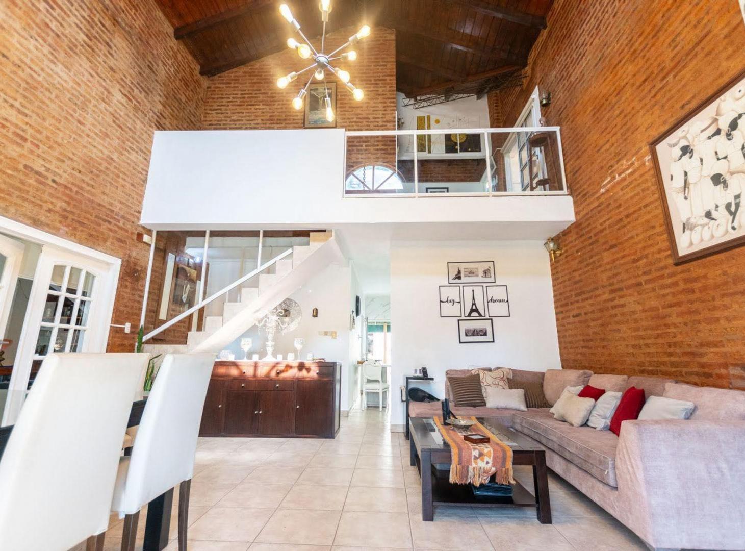 Foto de CASA EN VENTA EN COLASTINE 4 DORM Y GRAN PARQUE, imagen 1