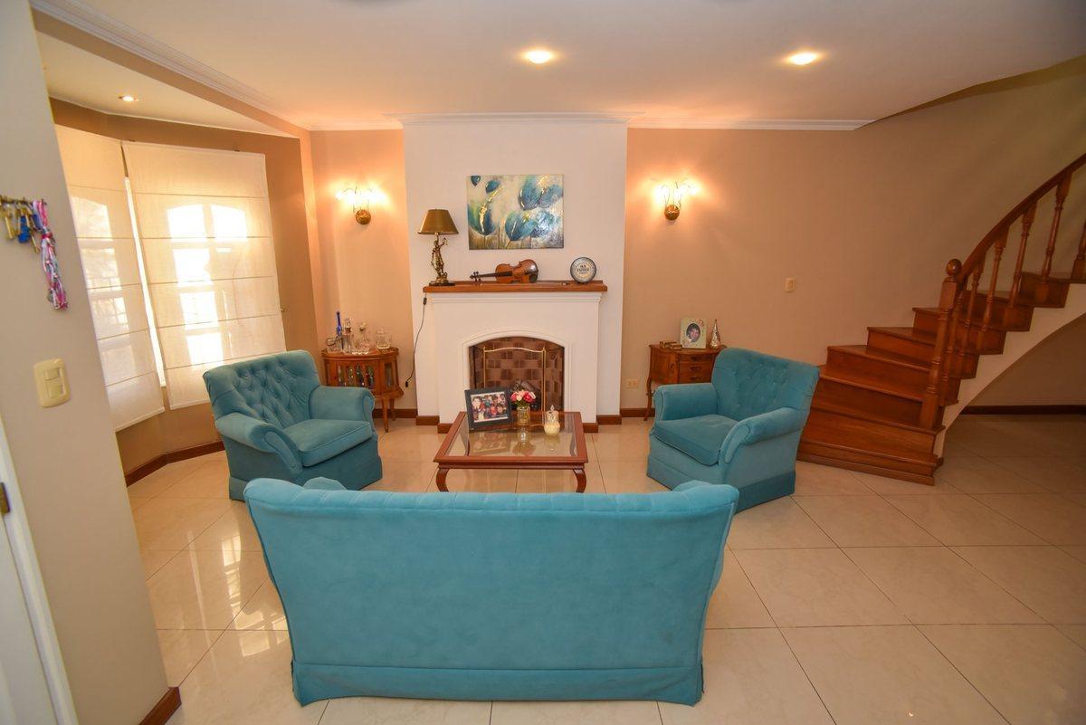 Foto de CASA FUNCIONAL CON 4 DORMI CON COCH PASANTE Y PILE, imagen 5