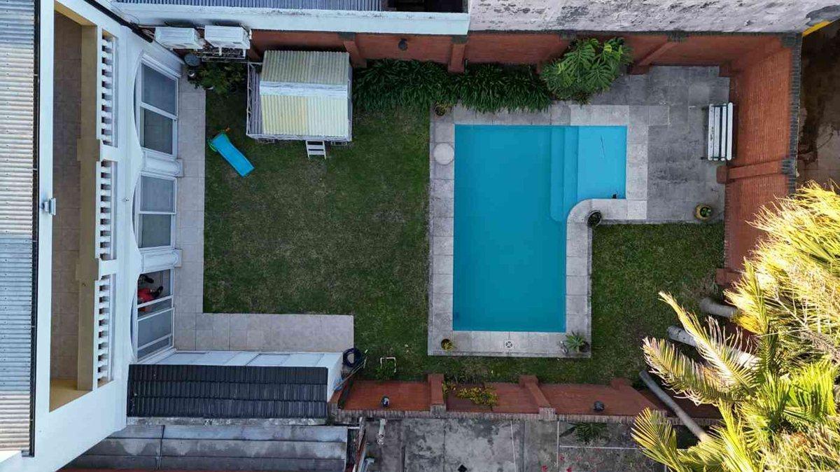 Foto de CASA FUNCIONAL CON 4 DORMI CON COCH PASANTE Y PILE, imagen 1