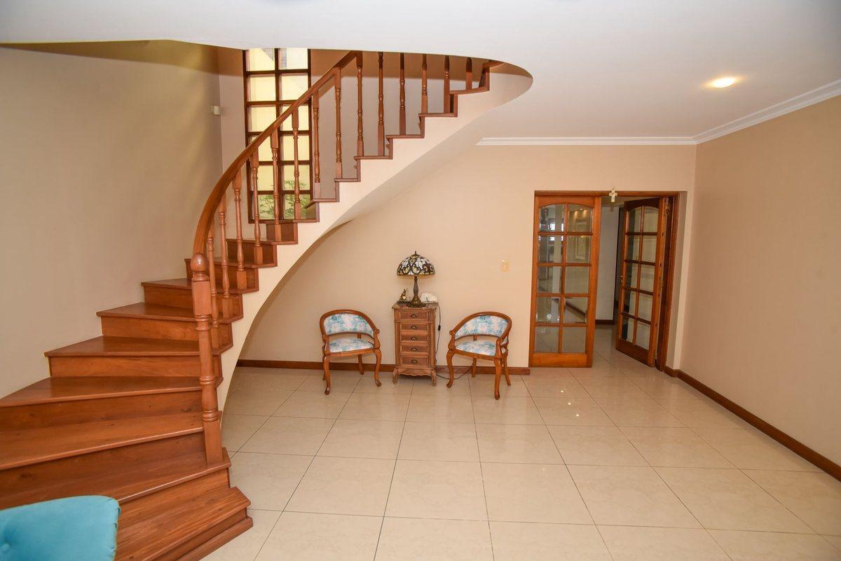 Foto de CASA FUNCIONAL CON 4 DORMI CON COCH PASANTE Y PILE, imagen 3
