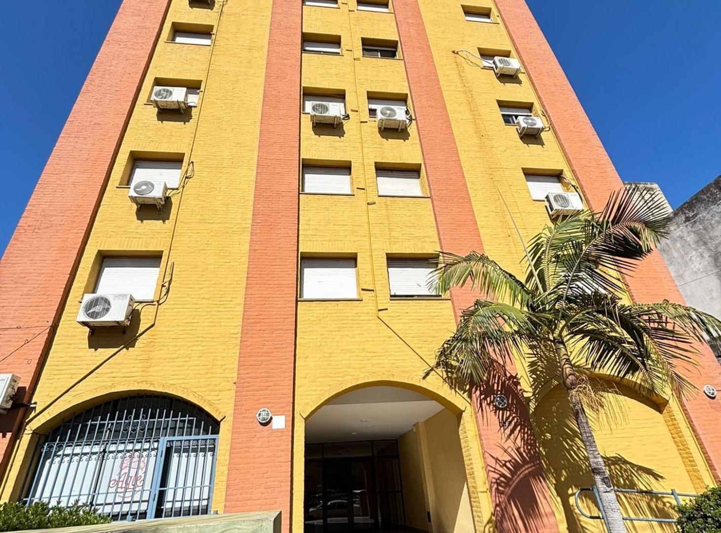 Foto de Venta Departamento 3 dormitorios y cochera, imagen 2