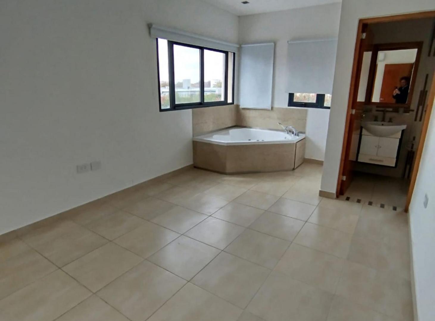 Foto de Casa de Categoría en Altos de la Ribera - Alquiler, imagen 2