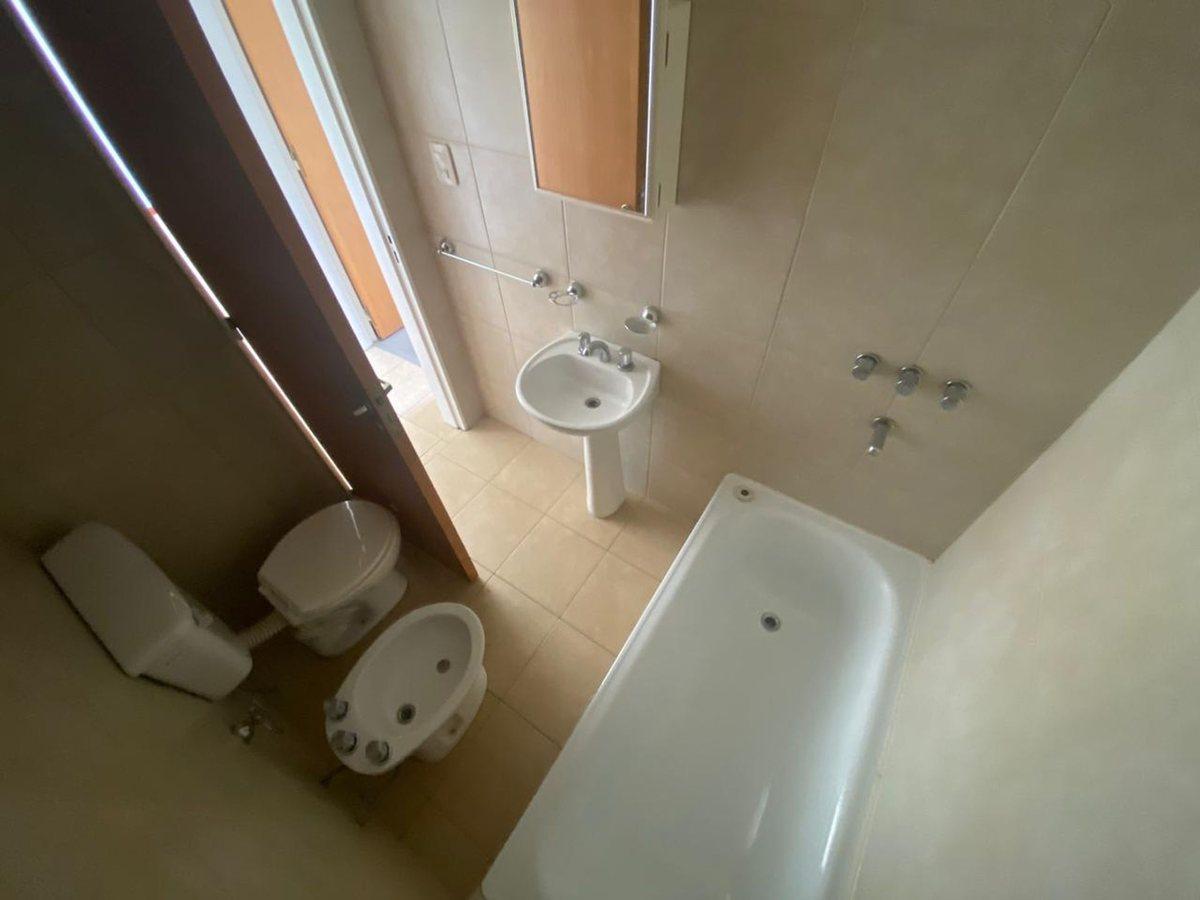Foto de ALQUILER DPTO 2 DORM Y COCHERA PLENO CENTRO/SUR, imagen 2
