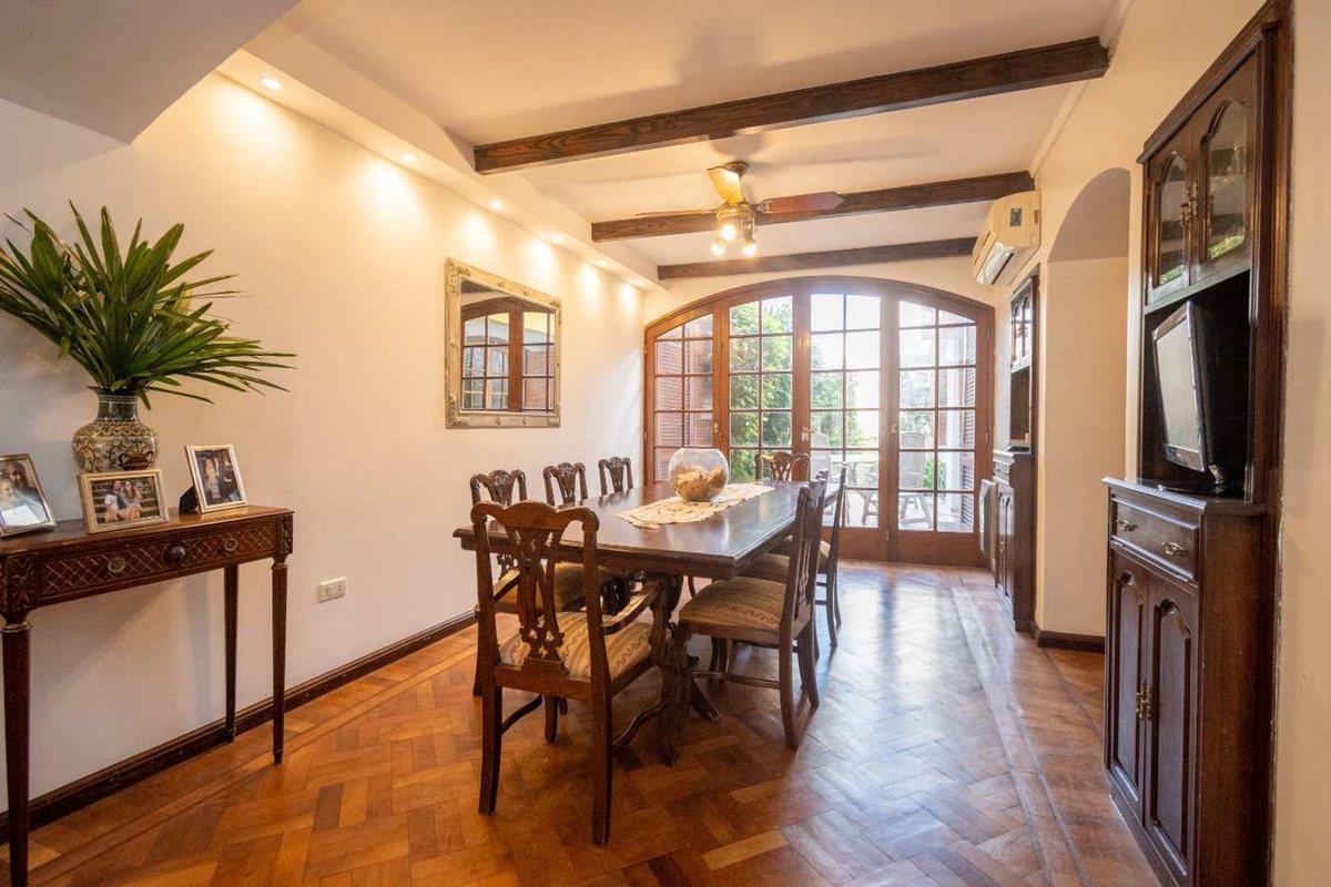 Foto de CASA DE CATEGORÍA SOBRE AV. GRAL LOPEZ, imagen 2