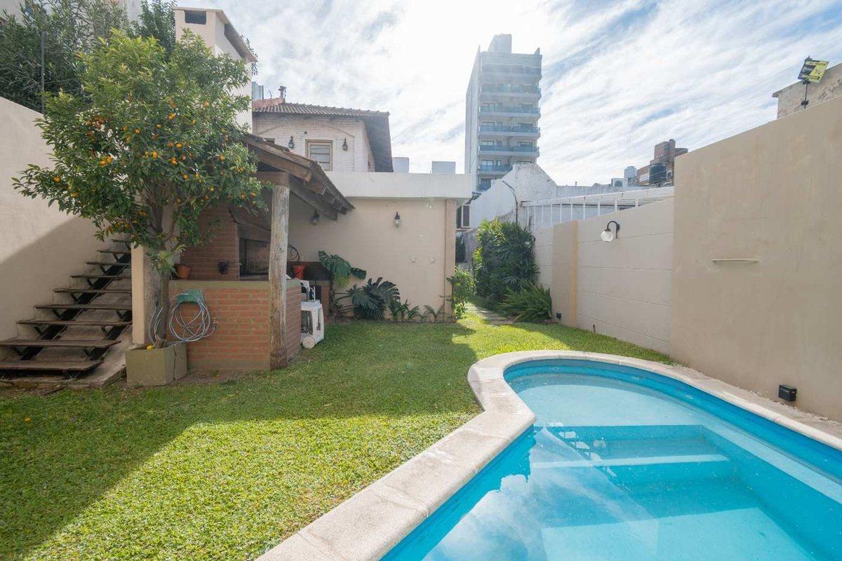 Foto de CASA DE CATEGORÍA SOBRE AV. GRAL LOPEZ, imagen 1