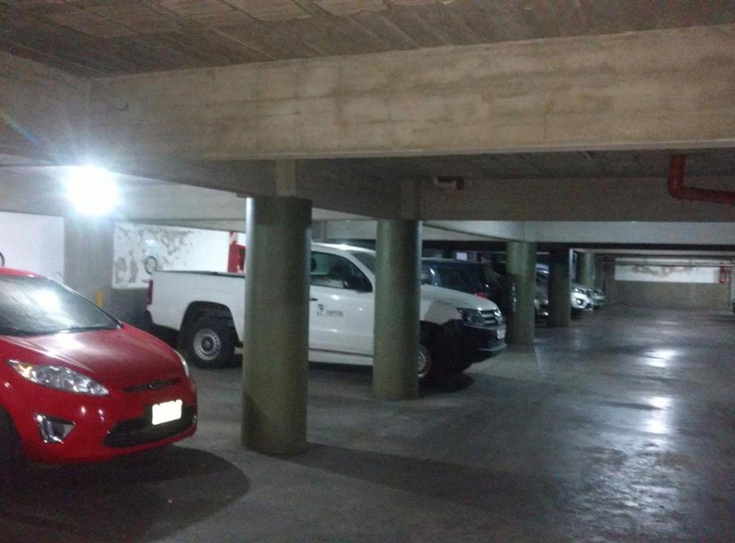 Foto de COCHERA EN VENTA CENTRO SANTA FE con baulera, imagen 3