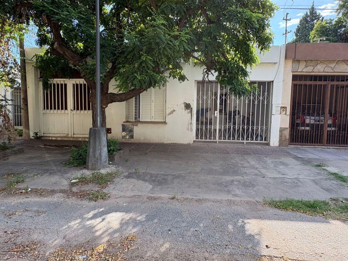Foto de CASA EN LAS FLORES I- COMPLETA 3 DORMITORIOS., imagen 1
