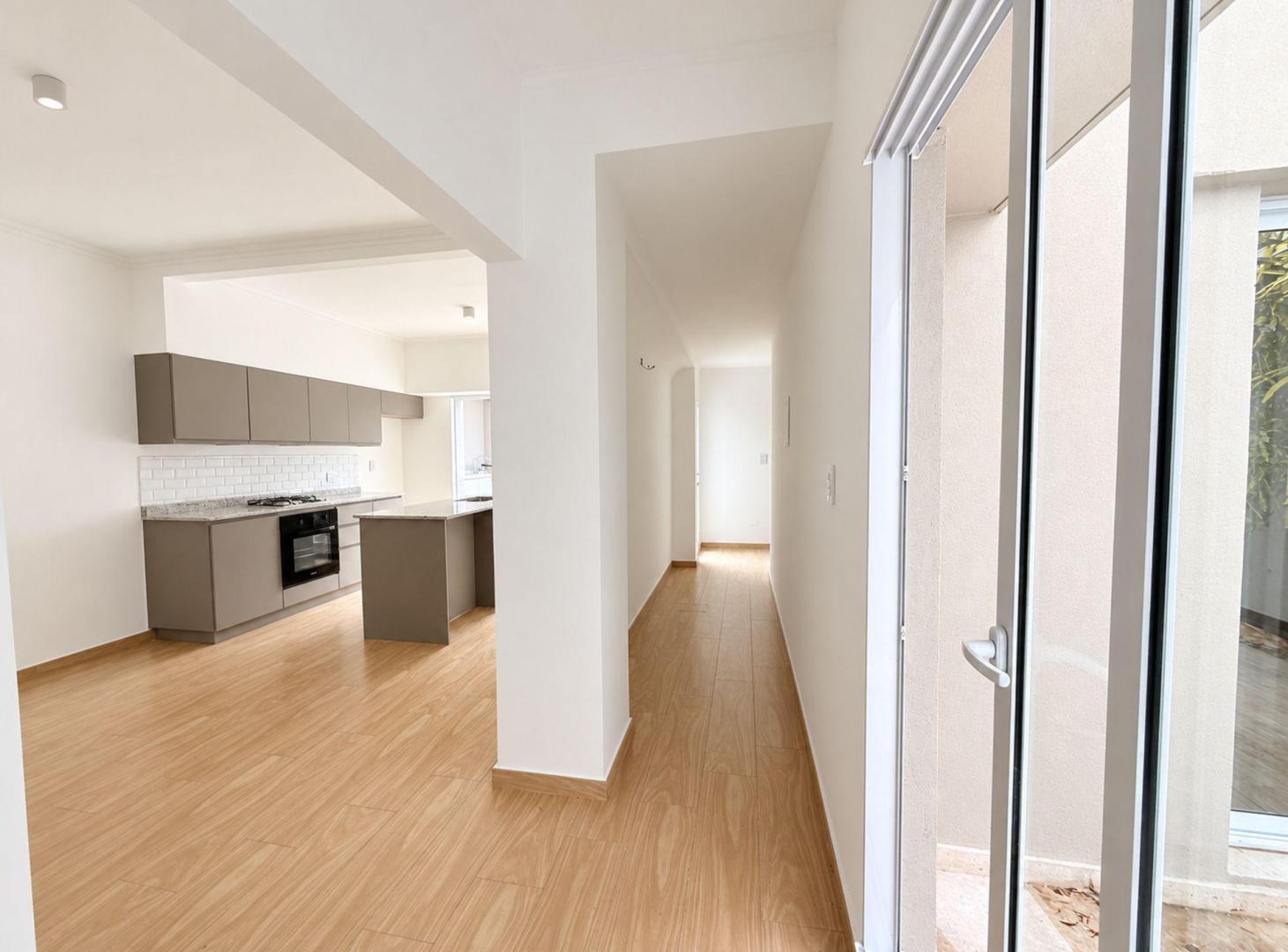 Foto de PH a nuevo 2 dorm + gran living, patio y parrilla, imagen 1