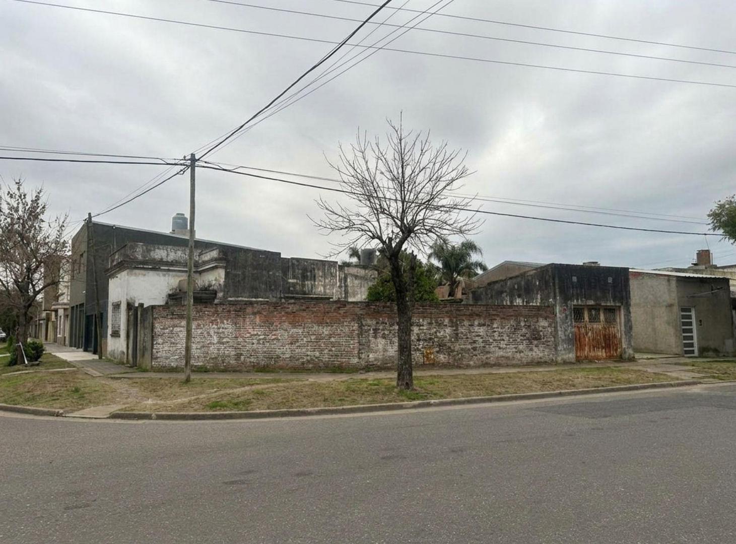 Foto de Casa a la venta con mucho potencial a refaccionar, imagen 2