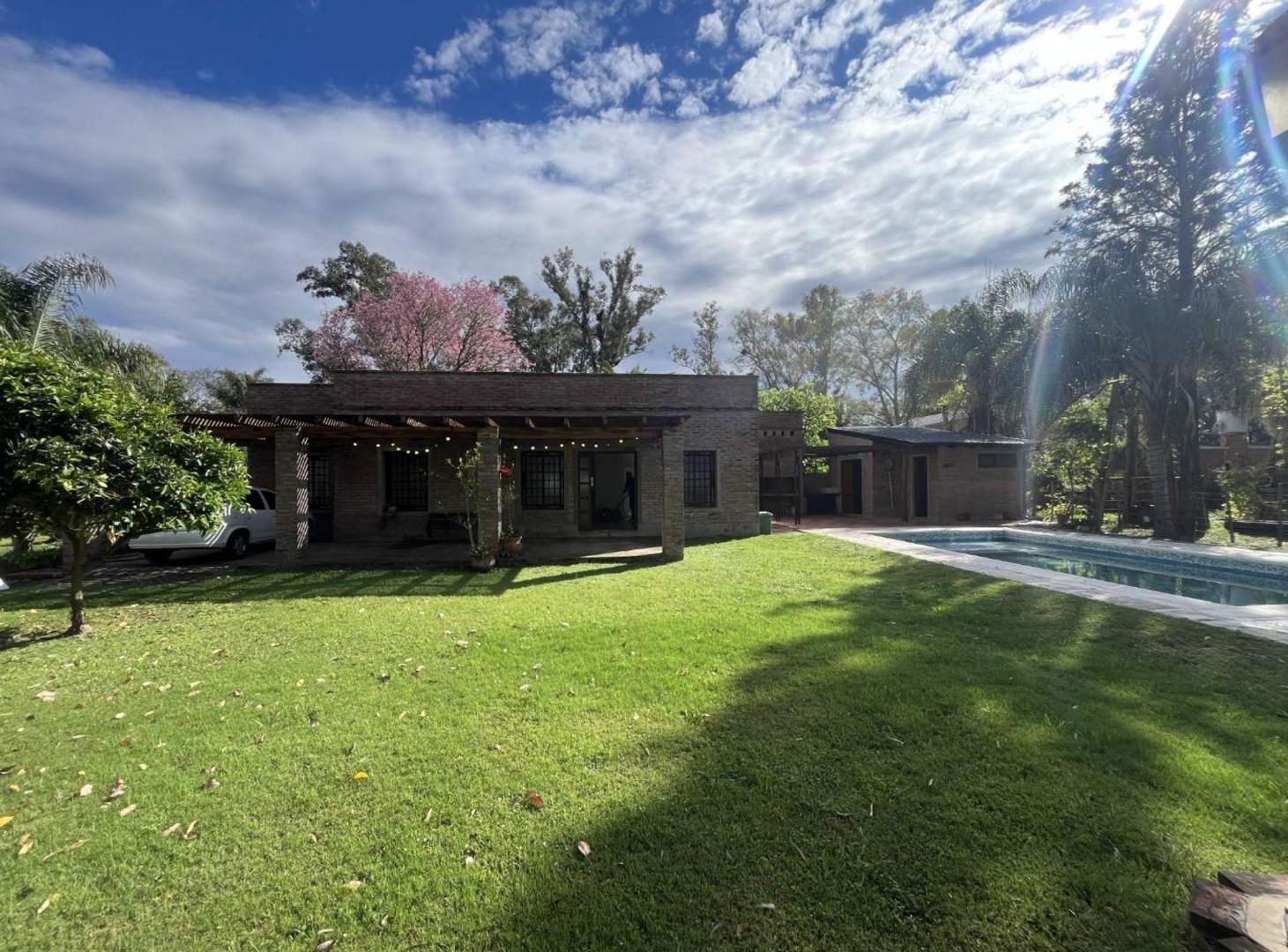 Foto de CASA CON PILETA Y GRAN PARQUE EN SAUCE VIEJO, imagen 2