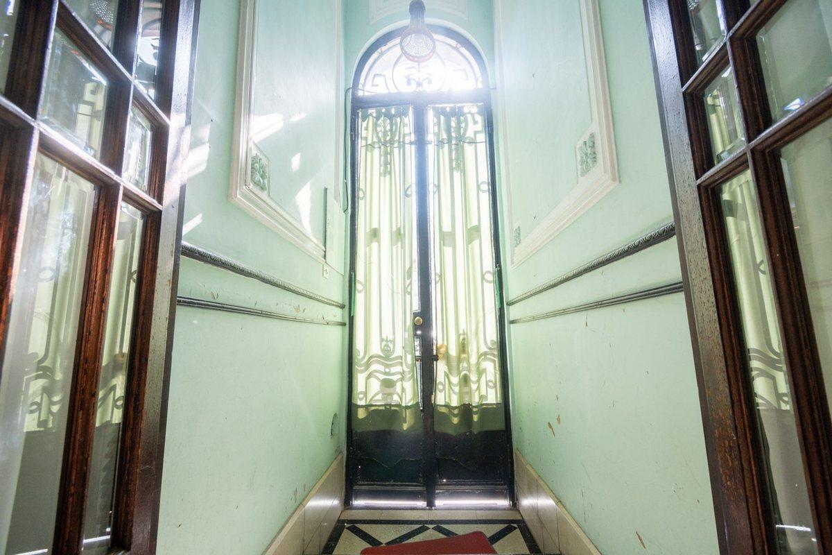 Foto de VENTA CASA ANTIGUA CON SALIDA A DOS CALLES, imagen 1