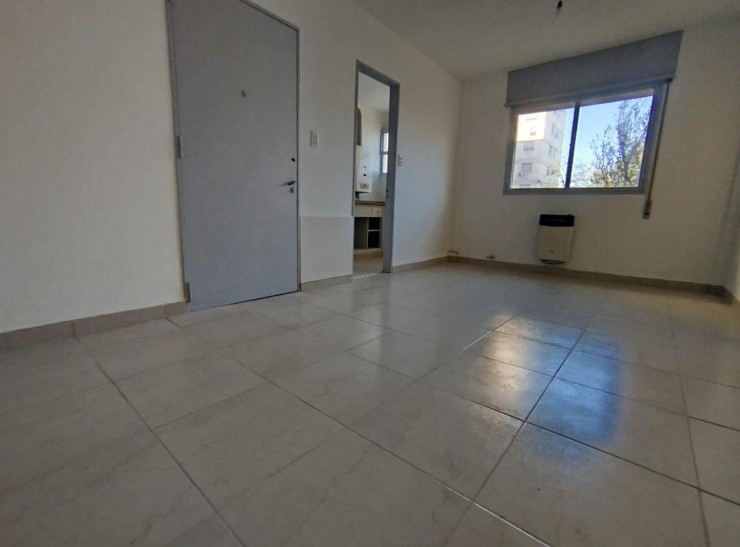 Foto de Dpto renovado amplias dimensiones 3 Dorm., imagen 2