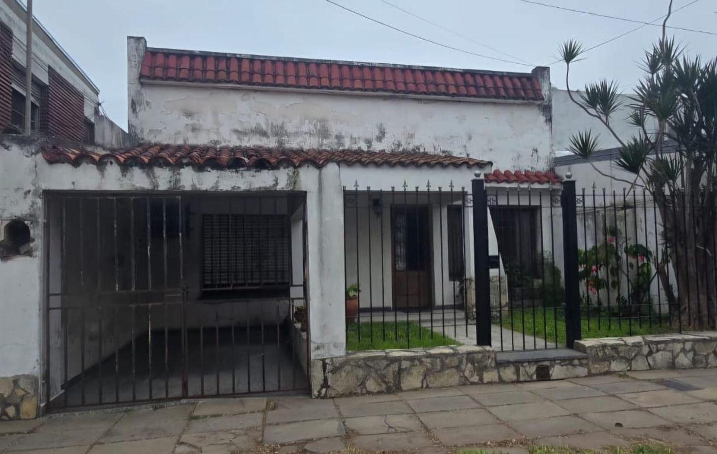 Foto de CASA AL FRENTE 3 DORM., COCHERA Y PATIO B° SUR, imagen 3