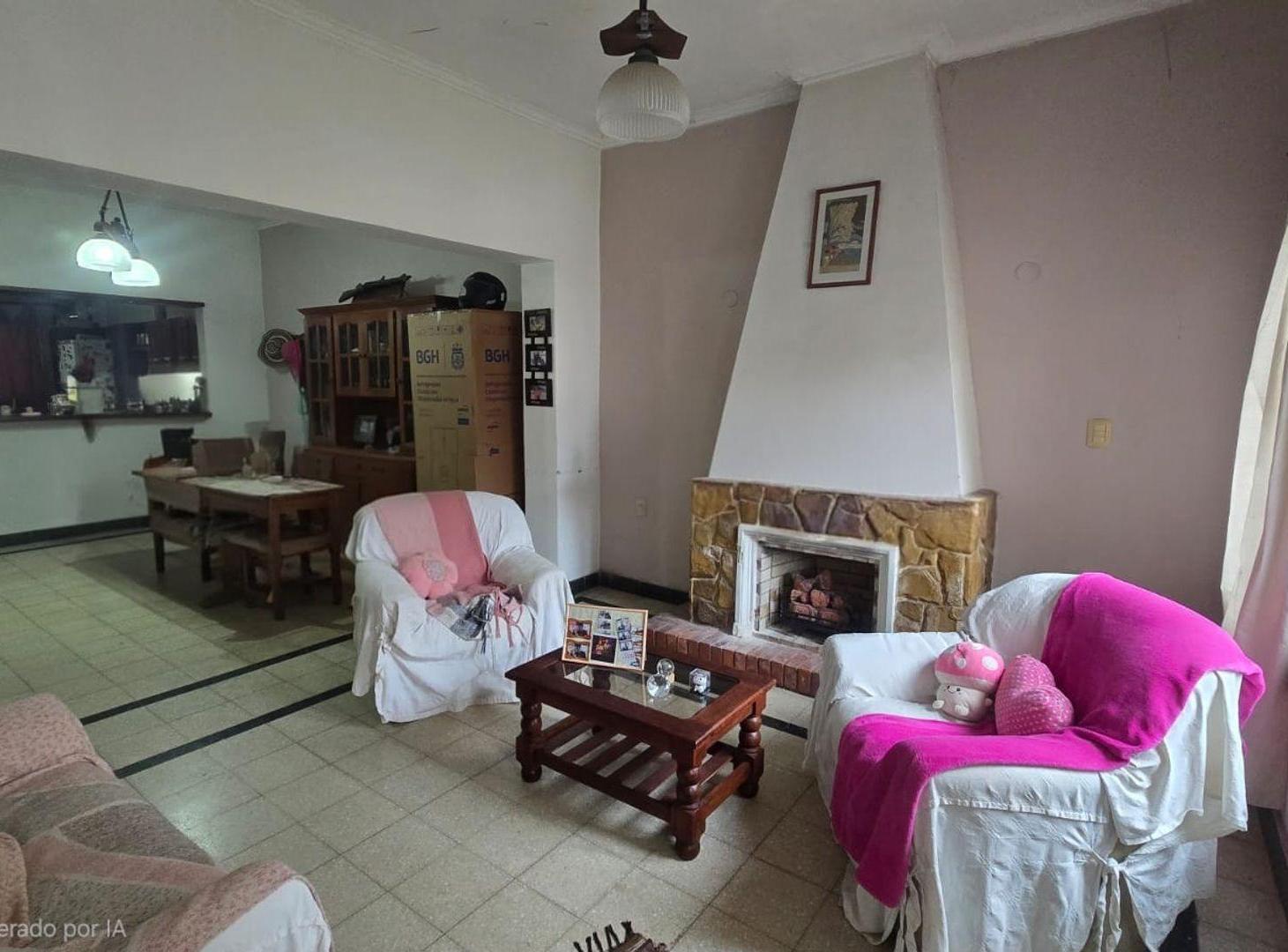 Foto de CASA AL FRENTE 3 DORM., COCHERA Y PATIO B° SUR, imagen 1