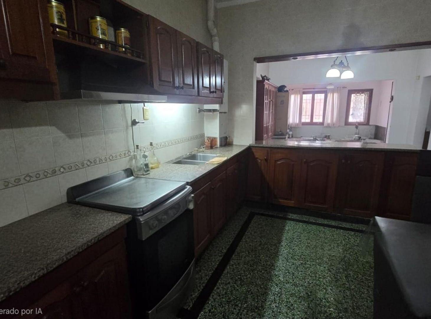 Foto de CASA AL FRENTE 3 DORM., COCHERA Y PATIO B° SUR, imagen 5