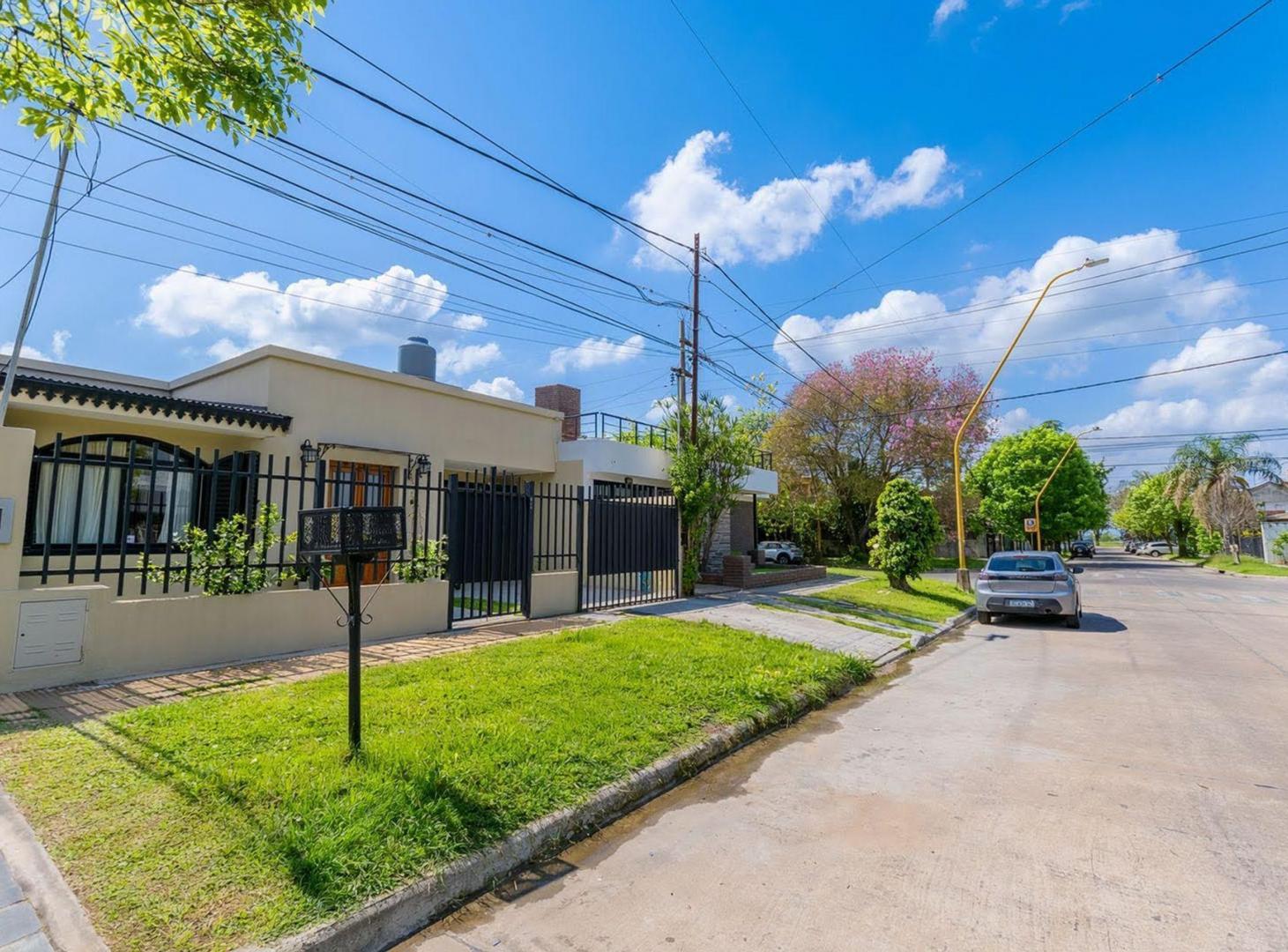Foto de CASA DOS DORMITORIOS, COCHERA, PATIO Y PILETA, imagen 1