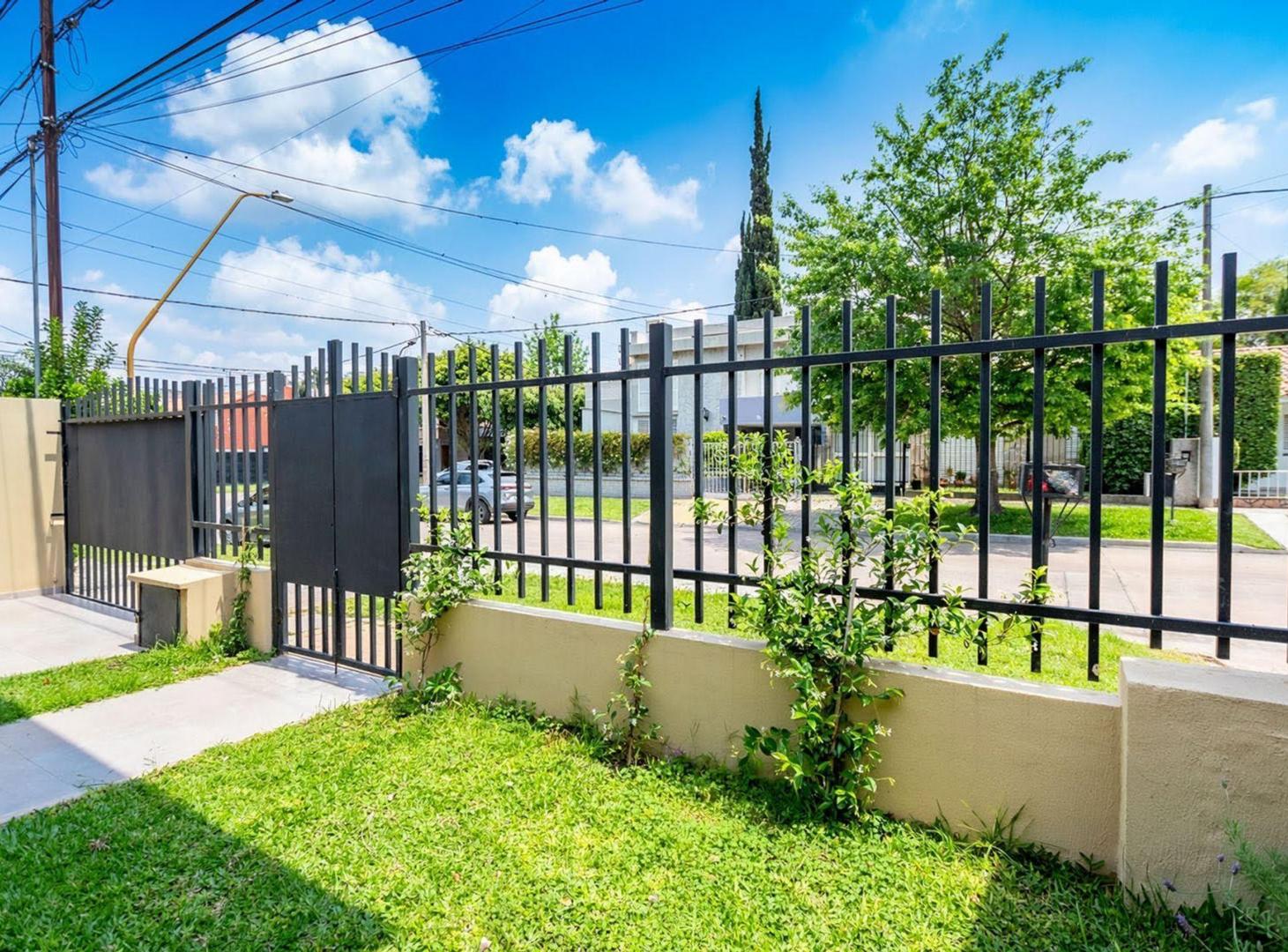 Foto de CASA DOS DORMITORIOS, COCHERA, PATIO Y PILETA, imagen 4