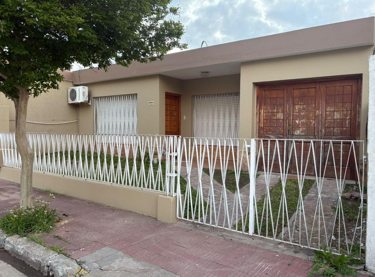 Foto de CASA DOS DORMITORIOS COCHERA Y PATIO EN CORONDA, imagen 2