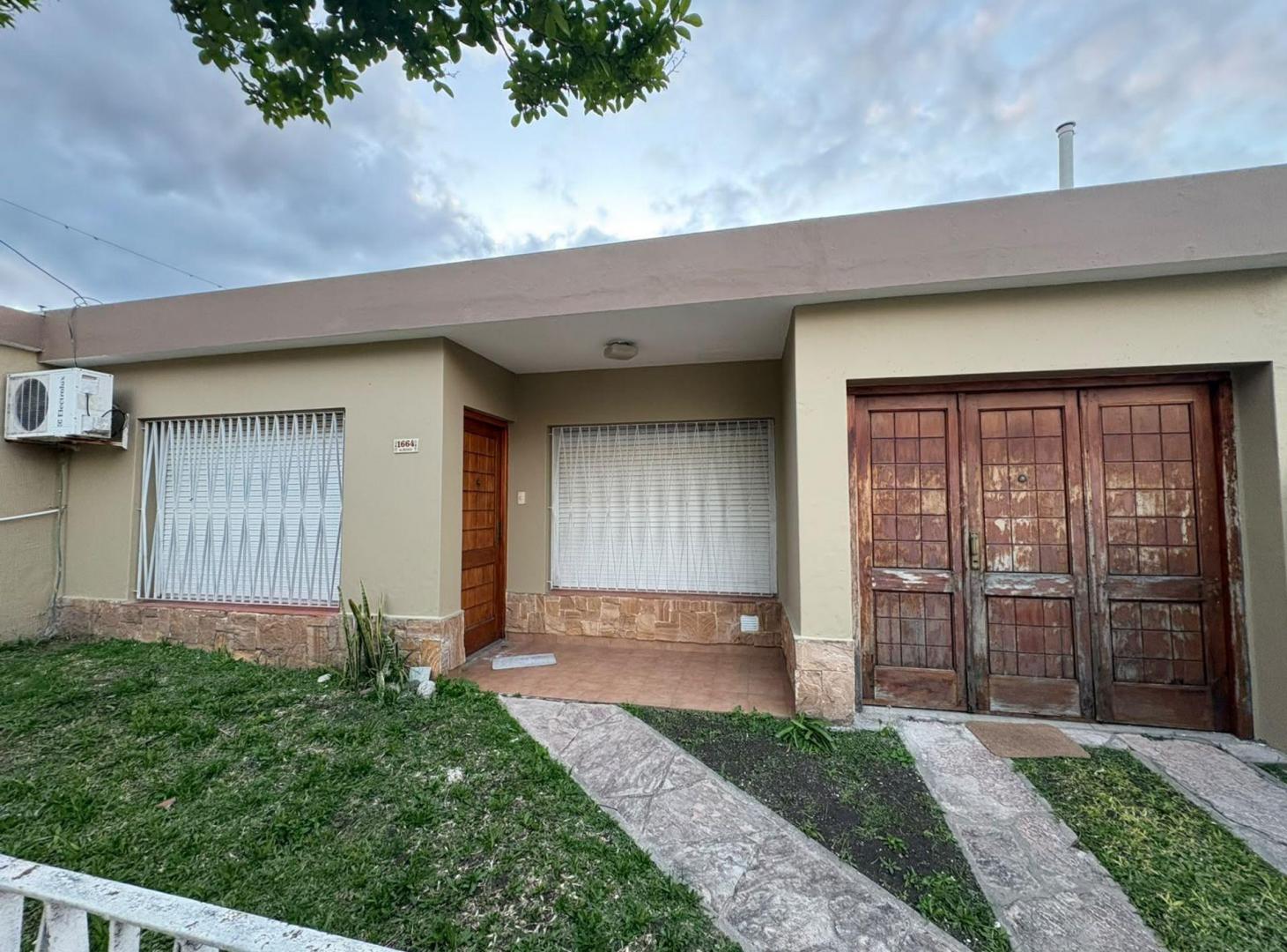 Foto de CASA DOS DORMITORIOS COCHERA Y PATIO EN CORONDA, imagen 3