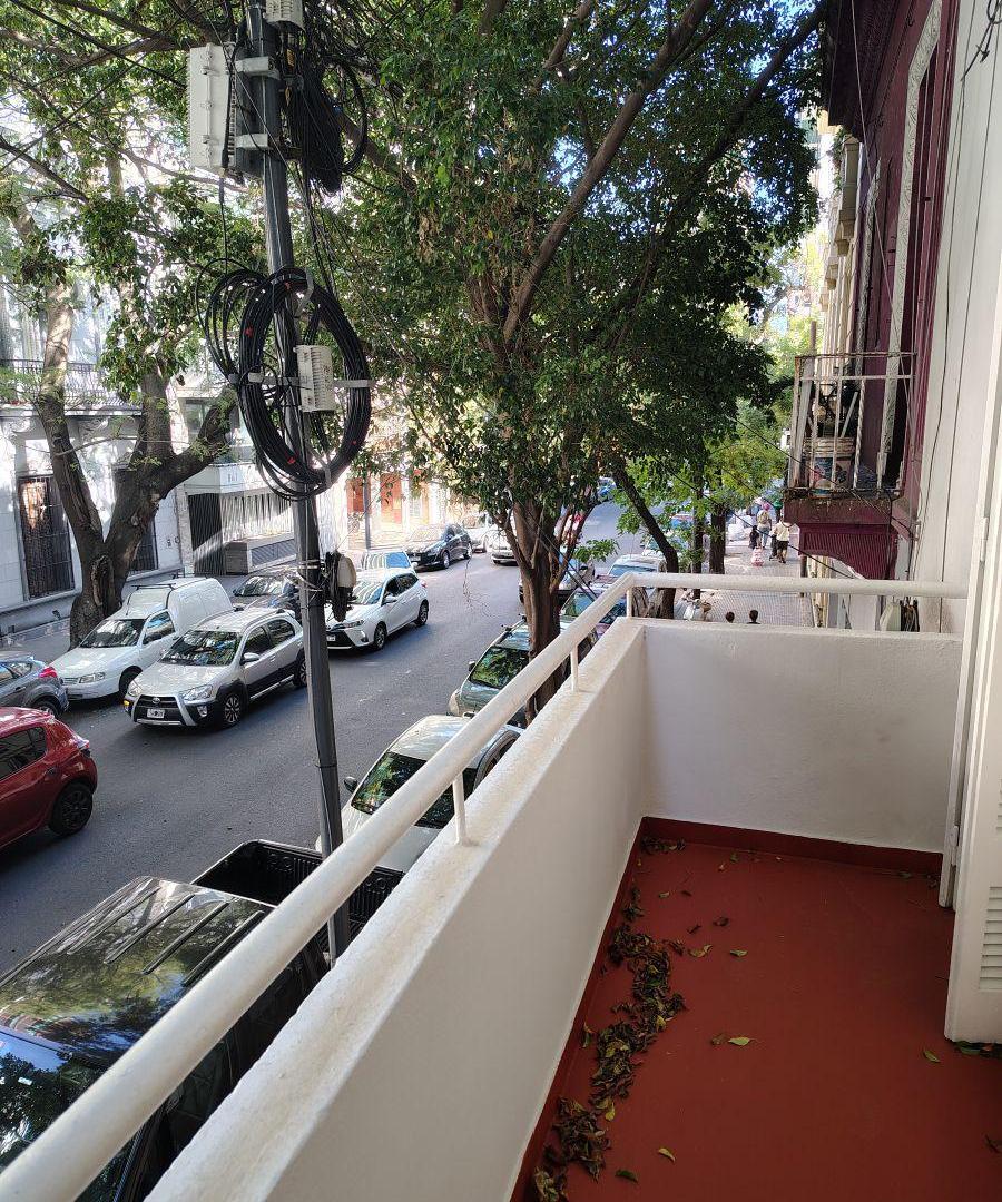 2 AMB CHICOS AL FRENTE CON BALCON MUY LUMINOSO