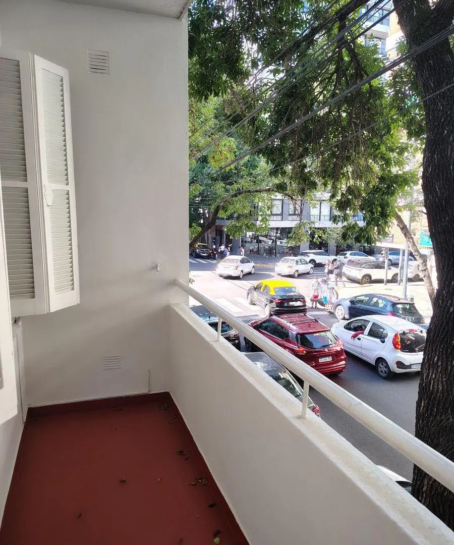2 AMB CHICOS AL FRENTE CON BALCON MUY LUMINOSO 8