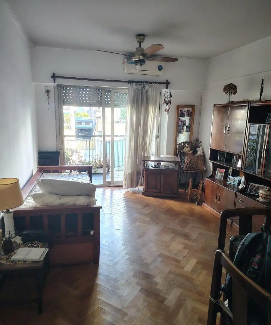MUY BUEN ! AMBIETE DE 7.50 X 3.50 CONTRAFRENTE CON BALCON BAÑO Y COCINA SEPARADA, MUY LUMINOSO 3