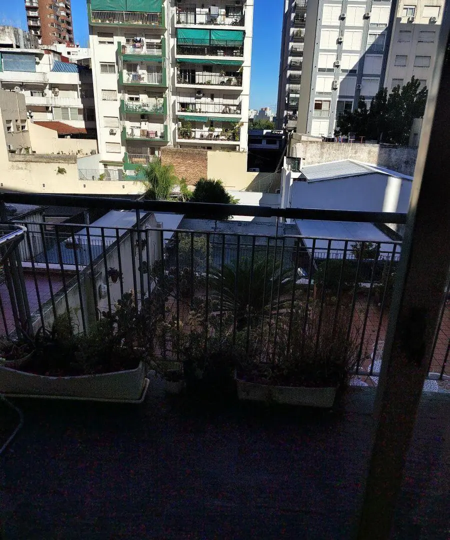 MUY BUEN ! AMBIETE DE 7.50 X 3.50 CONTRAFRENTE CON BALCON BAÑO Y COCINA SEPARADA, MUY LUMINOSO 4