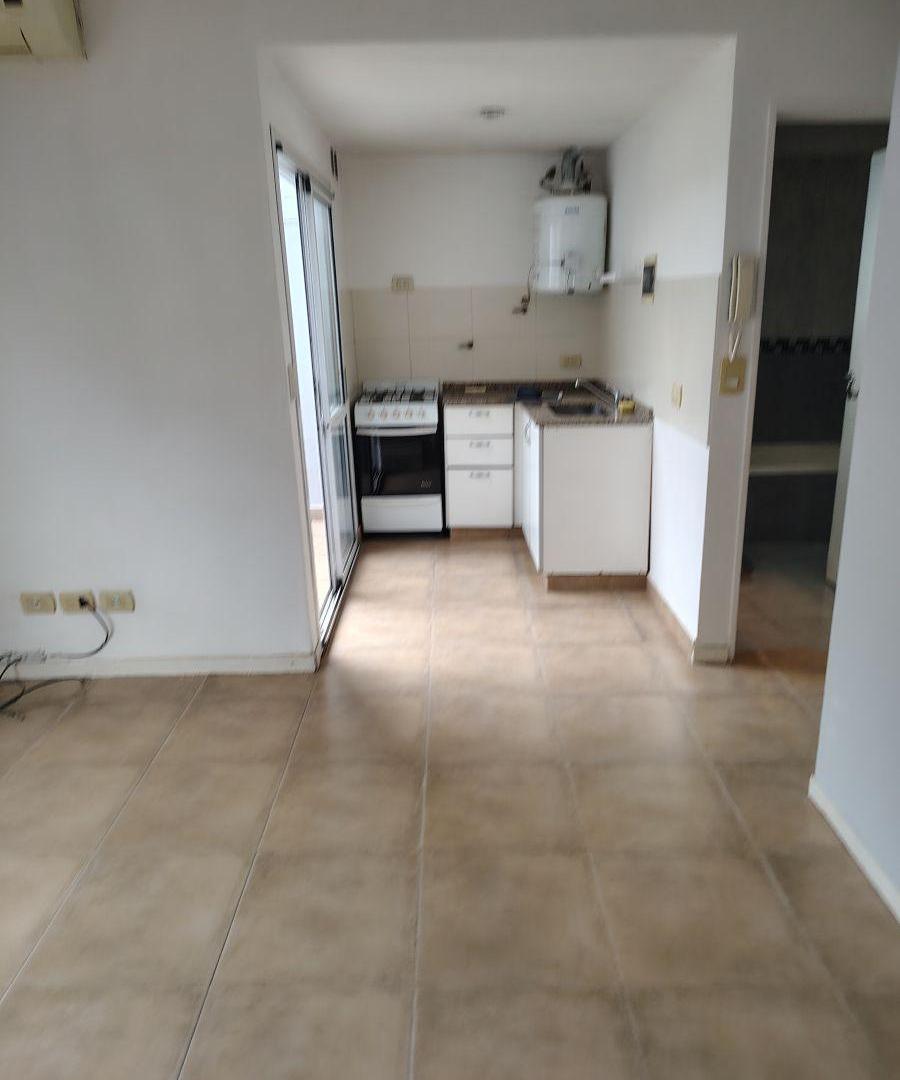 Foto de OPORTUNIDAD 2 AMBIENTES AL FRENTE CON BALCON CON 3 ESPACIOS GUARDA, imagen 4