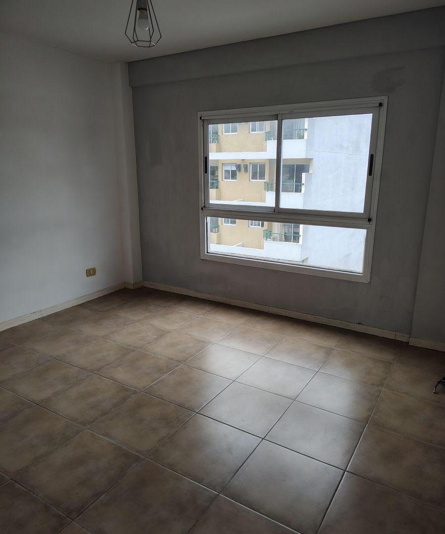 Foto de OPORTUNIDAD 2 AMBIENTES AL FRENTE CON BALCON CON 3 ESPACIOS GUARDA, imagen 3