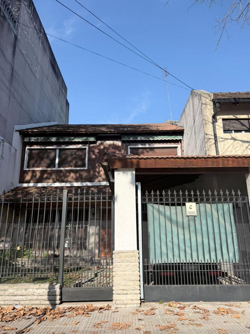CASA DE 8,66 X 39,90 EN VILLA DEVOTO