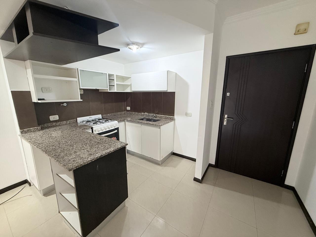Foto de DEPARTAMENTO 2 AMBIENTES CON COCHERA DESCUBIERTA, imagen 2