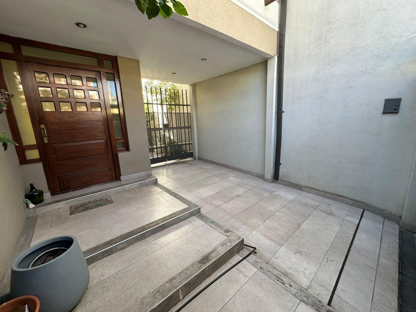Foto de CASA 5 AMBIENTES EN VILLA PUEYRREDON, imagen 3