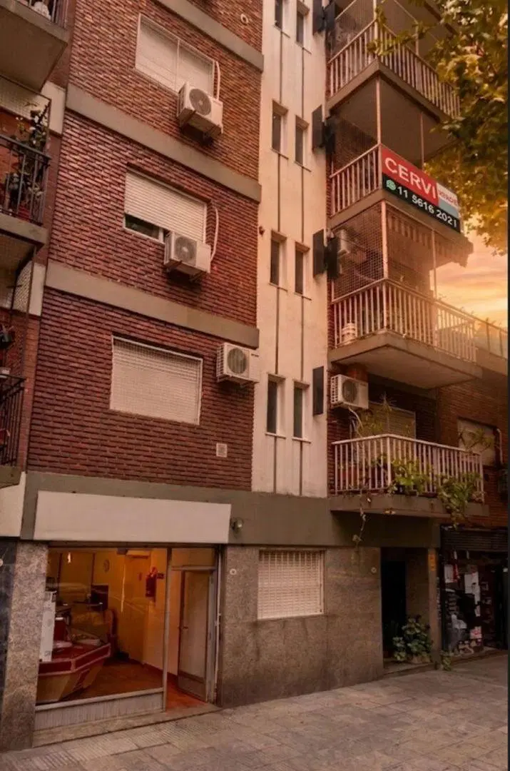 CERVI VENDE | 3 Ambientes con balcón y pisos de parquet en Palermo Hollywood, Próximo a subte 3