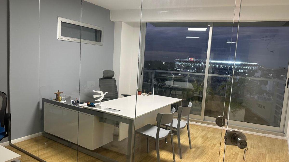 Foto de Cervi Alquila · Oficina De 100 M2 En Libertador Y Udaondo · Vista Al, imagen 1