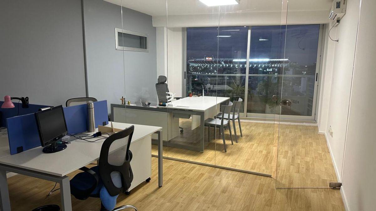 Foto de Cervi Alquila · Oficina De 100 M2 En Libertador Y Udaondo · Vista Al, imagen 2