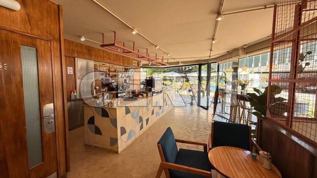 Foto de ORDEN DE VENDER Local Esquina 180m2 con alta Renta Salida 4 vientos, imagen 2