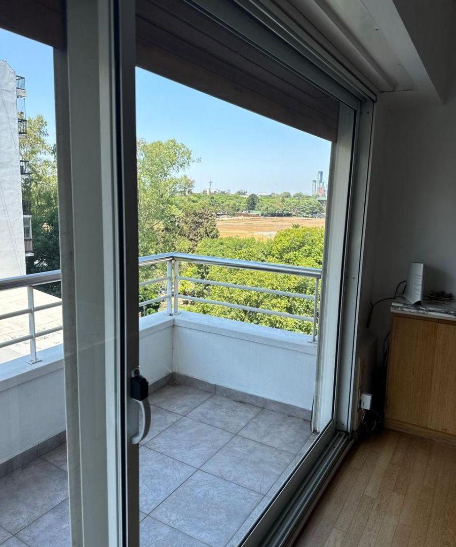DTO 2 AMB. PISO IDEAL OFICINAS ESTUDIOS BALCON Todo LUZ Y SOL IMPECABLE CON O SIN MUEBLES COCHERA