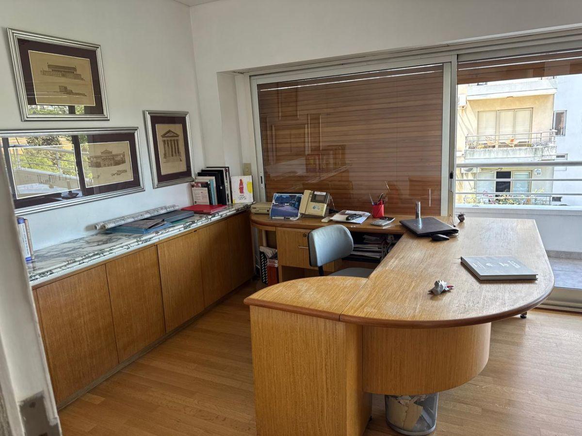 DTO 2 AMB. PISO IDEAL OFICINAS ESTUDIOS BALCON Todo LUZ Y SOL IMPECABLE CON O SIN MUEBLES COCHERA