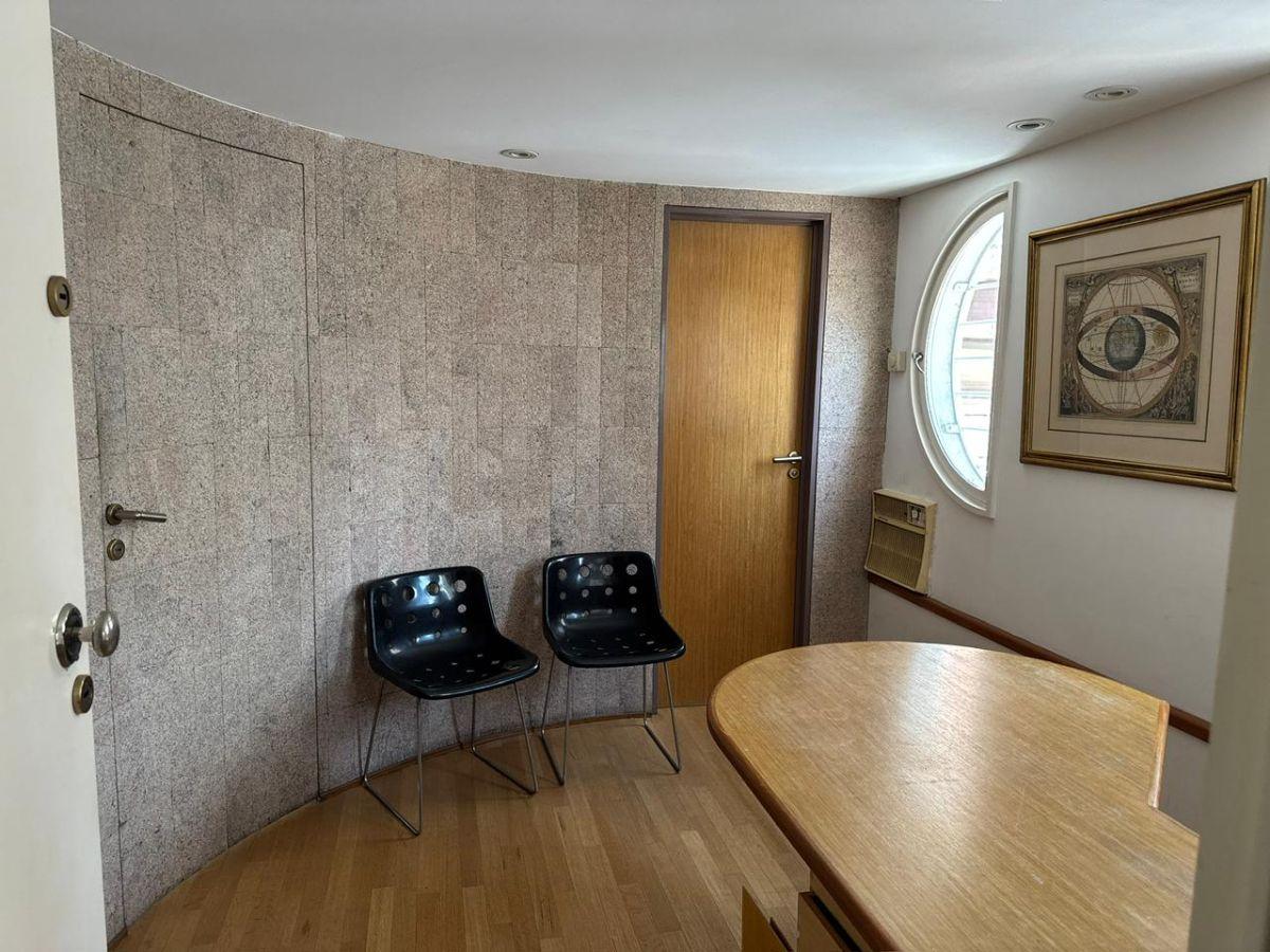 Foto de DTO 2 AMB. PISO IDEAL OFICINAS ESTUDIOS BALCON Todo LUZ Y SOL IMPECABLE, imagen 3