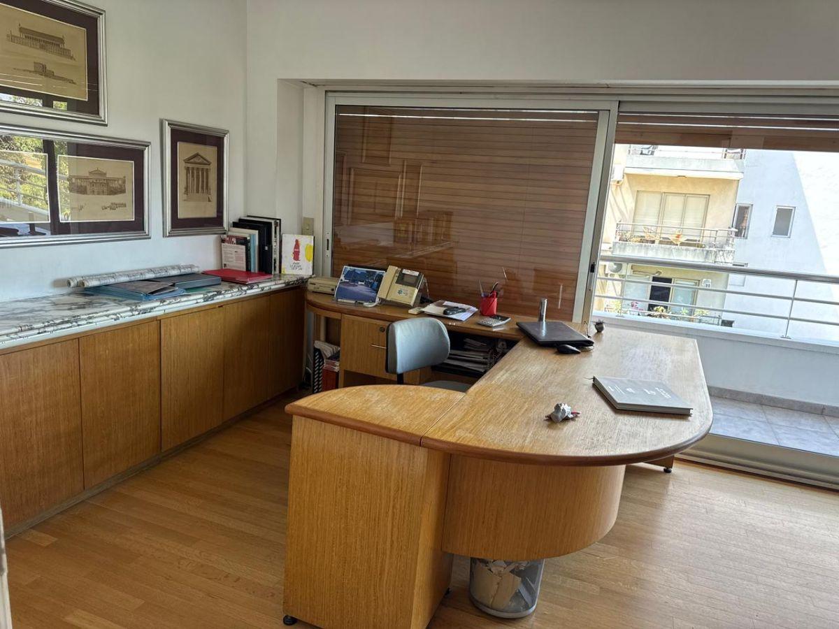 DTO 2 AMB. PISO IDEAL OFICINAS ESTUDIOS BALCON Todo LUZ Y SOL IMPECABLE CON O SIN MUEBLES COCHERA