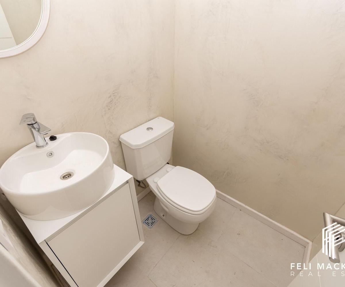 Casa en venta desarrollada en una planta en el Barrio San Ramiro, Pilar del Este.