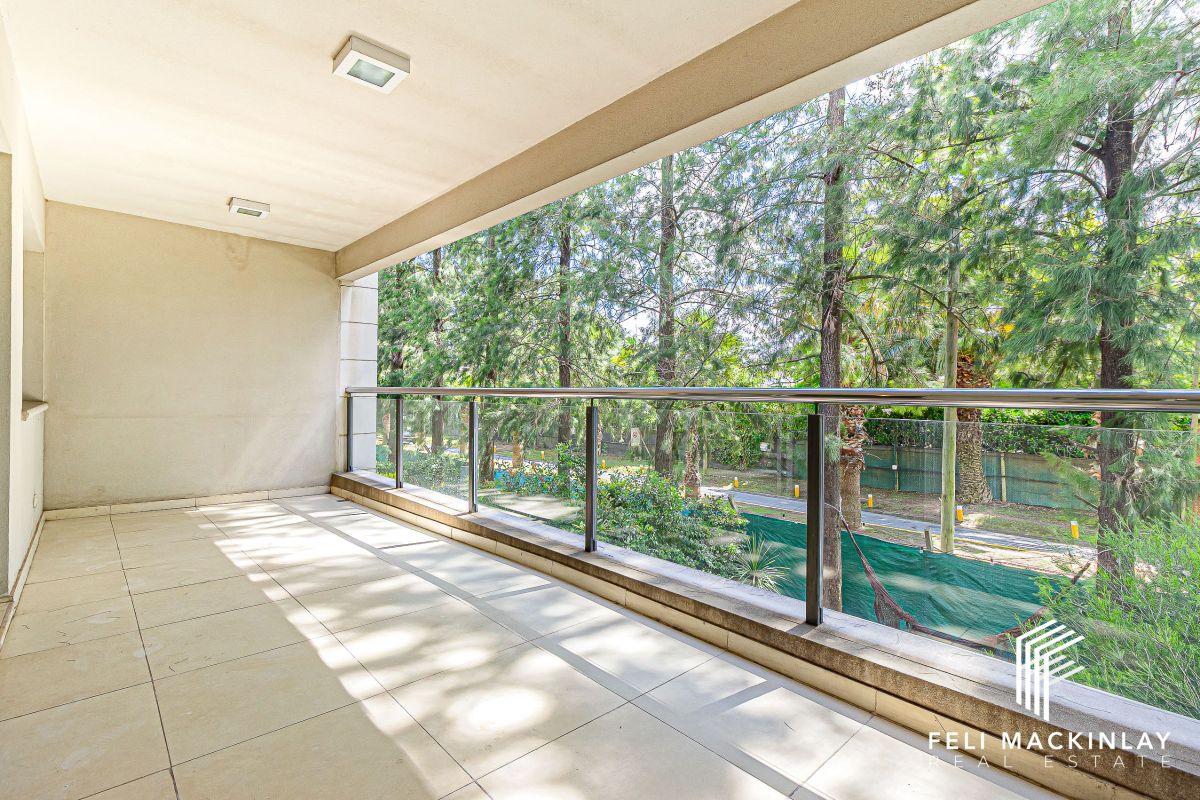 Departamento en venta en Boulevard del Sol, Pilar.