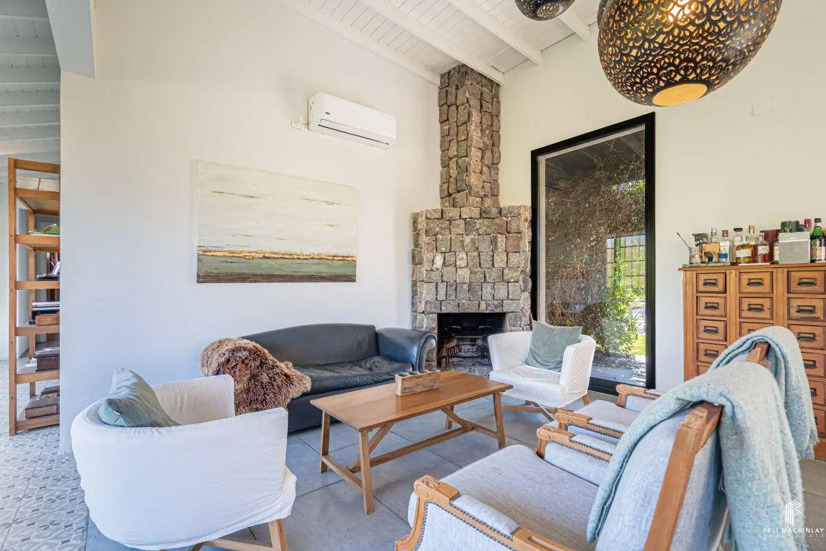 Casa de una planta sobre gran lote de 2.428 m² en Chacras del Ocho, Pilar 4