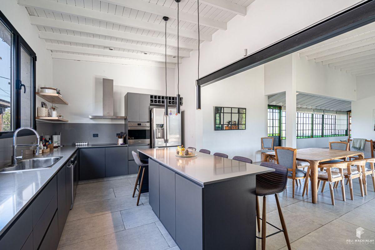 Casa de una planta sobre gran lote de 2.428 m² en Chacras del Ocho, Pilar