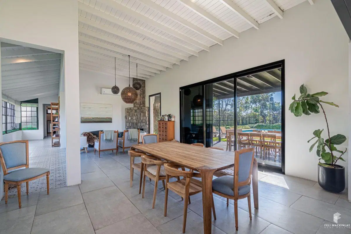 Casa de una planta sobre gran lote de 2.428 m² en Chacras del Ocho, Pilar 2
