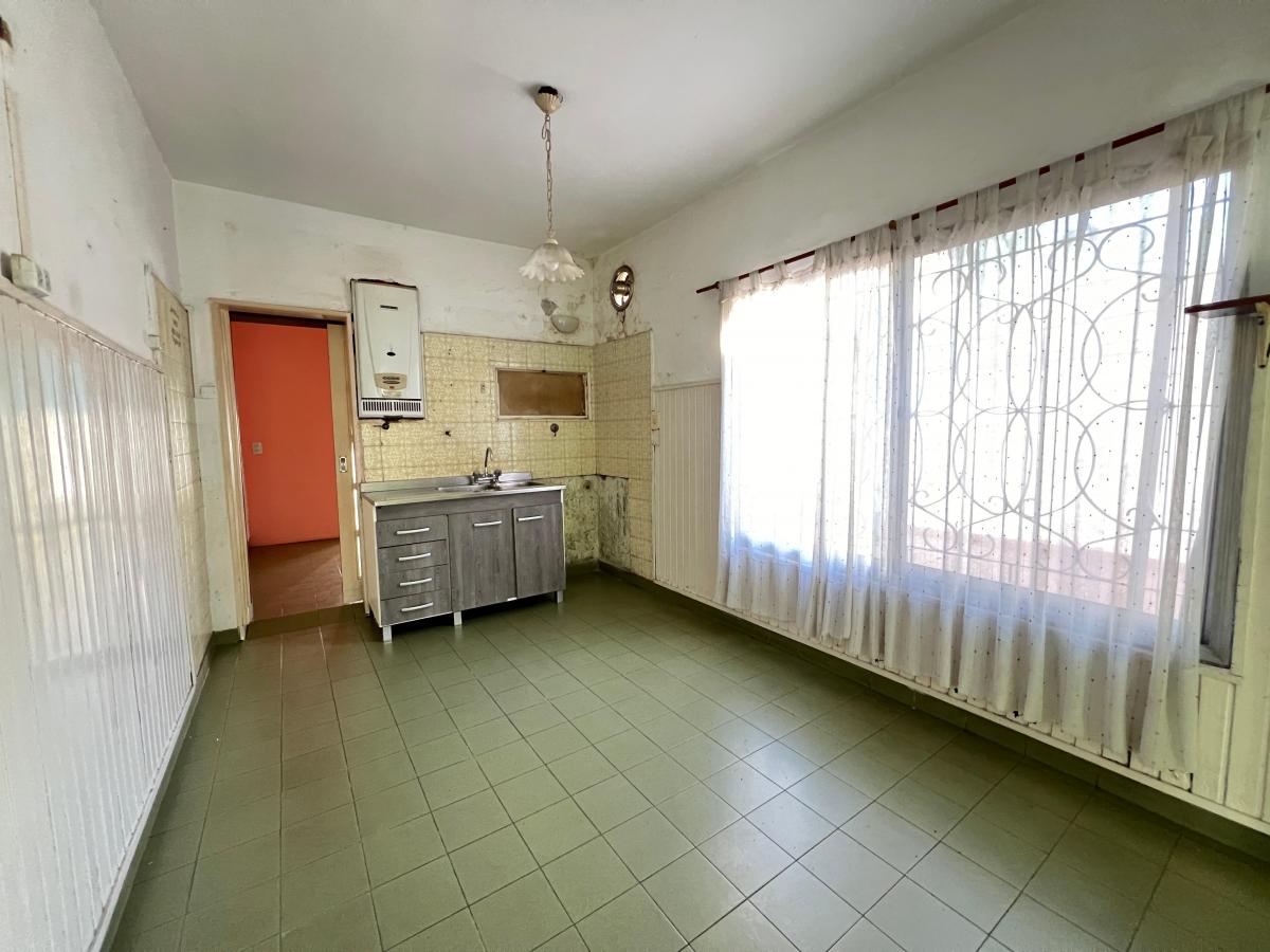 Excelente Casa en Venta 5 Amb, con Patio, Acceso a Puente Olimpico. con Renta 5