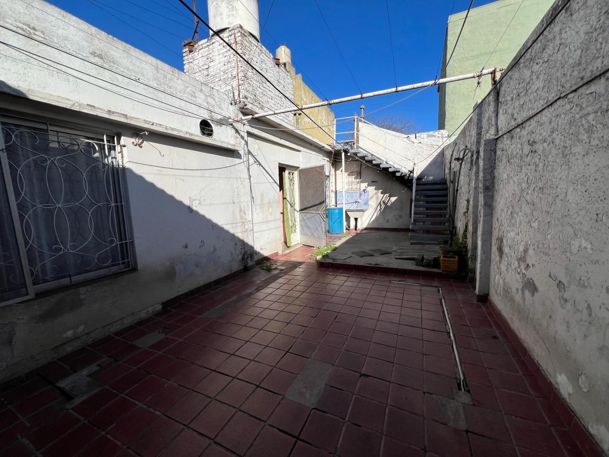 Excelente Casa en Venta 5 Amb, con Patio, Acceso a Puente Olimpico. con Renta 2