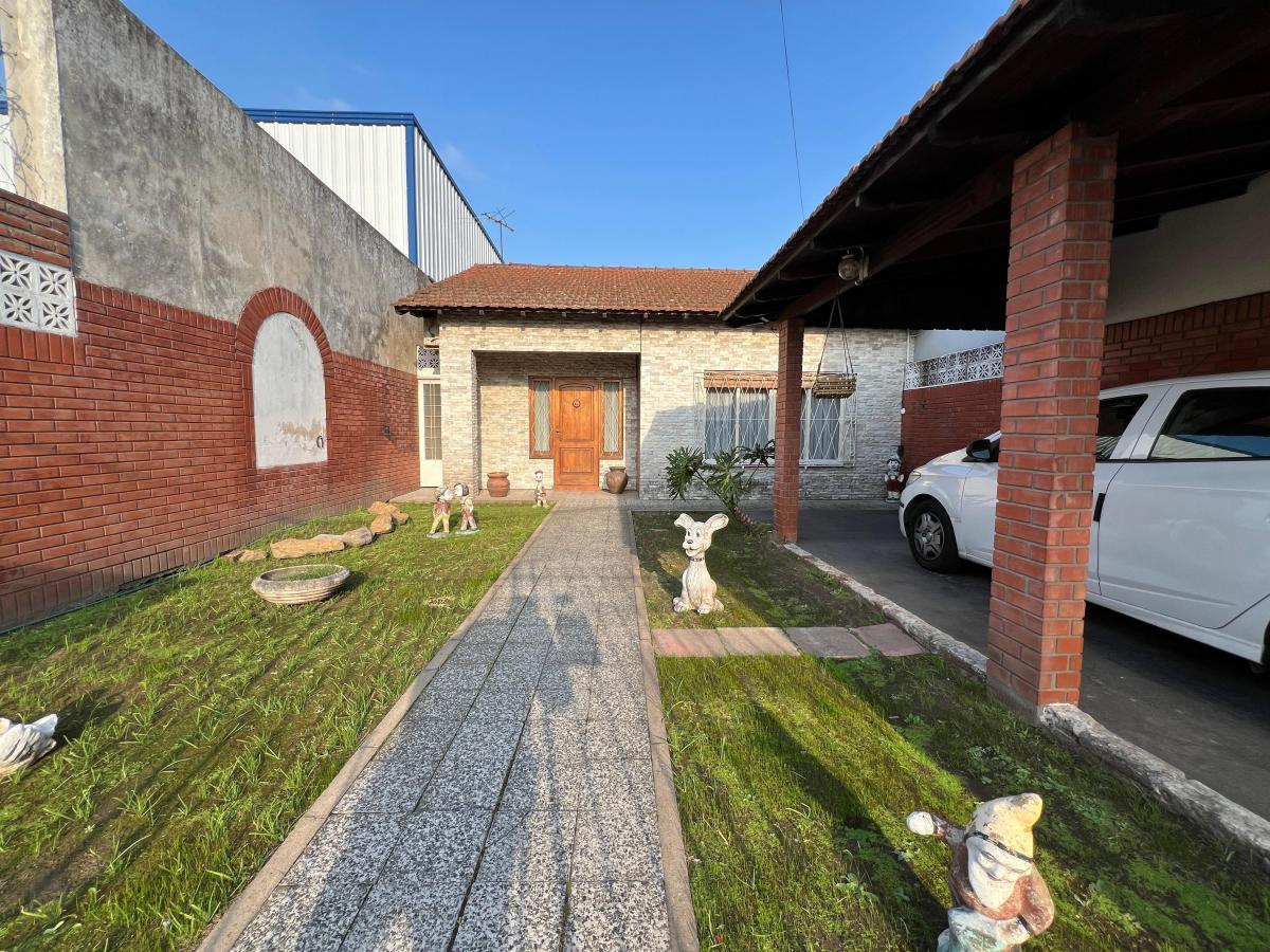 Venta Hermosa casa 4 amb, lote 8,66 x 56. Impecable estado